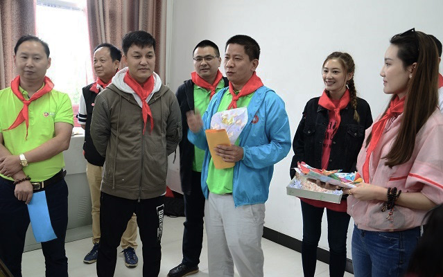 “六一微心愿，愛心暖童心”湘江電纜攜手村長李銳愛心傳遞 點(diǎn)亮未來